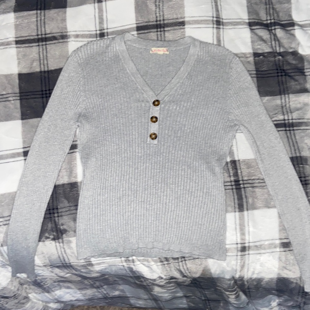 pullover v-neck sweater